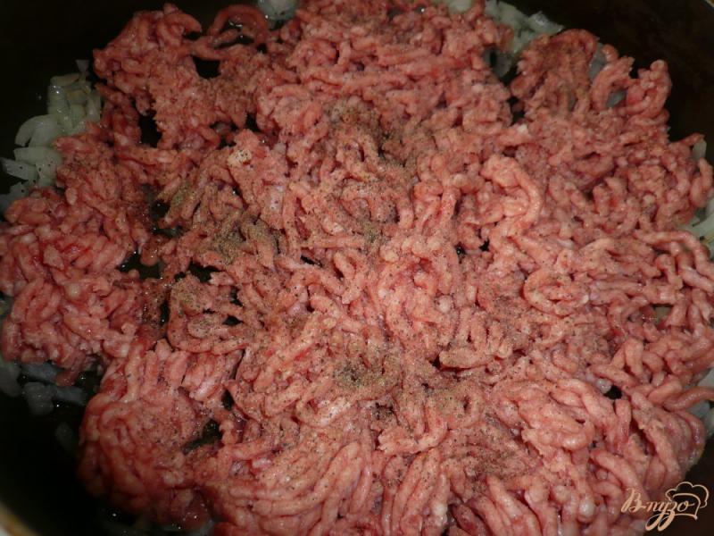 Фото приготовление рецепта: Макароны с мясным соусом шаг №3