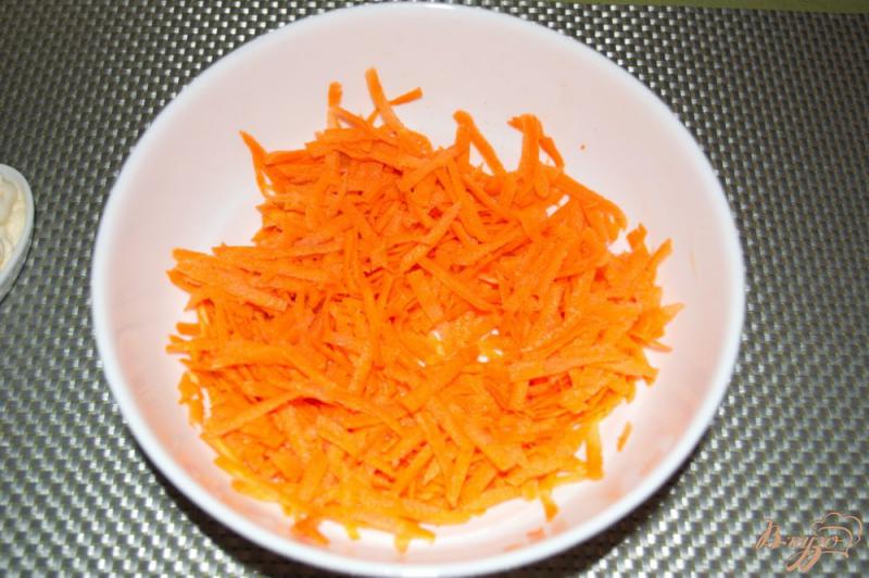 Фото приготовление рецепта: Салат морковный с курицей шаг №1