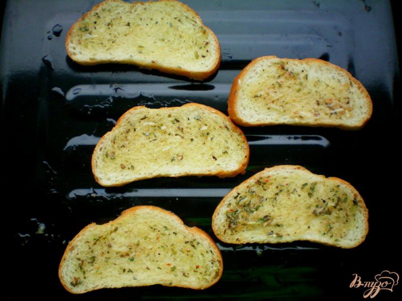 Фото приготовление рецепта: Бутерброды с моцареллой шаг №2