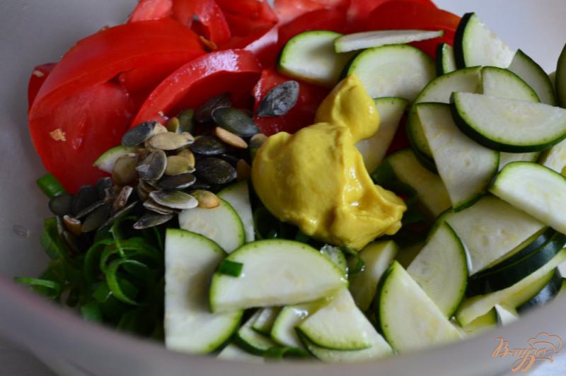 Фото приготовление рецепта: Салат с помидорами и цукини шаг №2