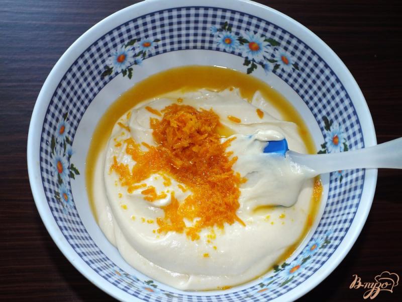 Фото приготовление рецепта: Апельсиновый кекс с сахарной глазурью шаг №3