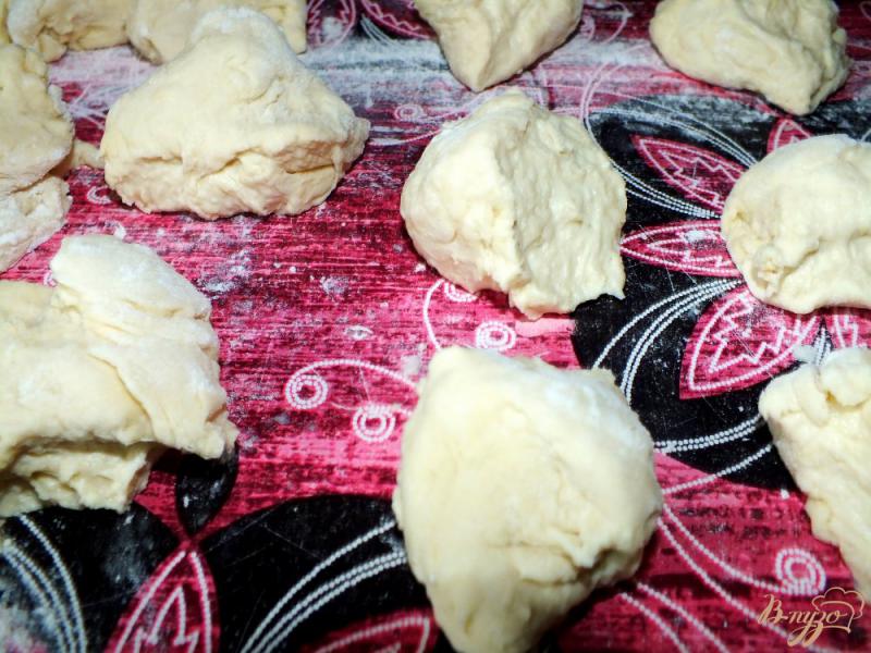 Фото приготовление рецепта: Пирожки на сметане с капустой шаг №9