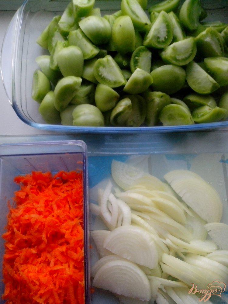 Фото приготовление рецепта: Салат из зелёных помидоров шаг №2