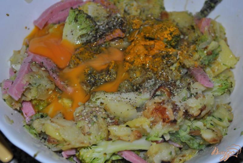 Фото приготовление рецепта: Картофельная запеканка с брокколи шаг №8