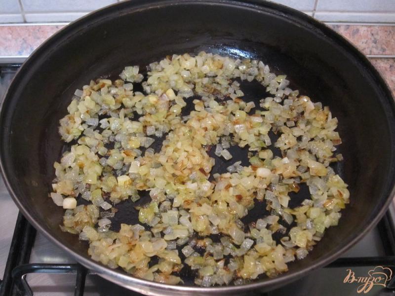 Фото приготовление рецепта: Котлеты с помидорами, рисом и кабачками шаг №2