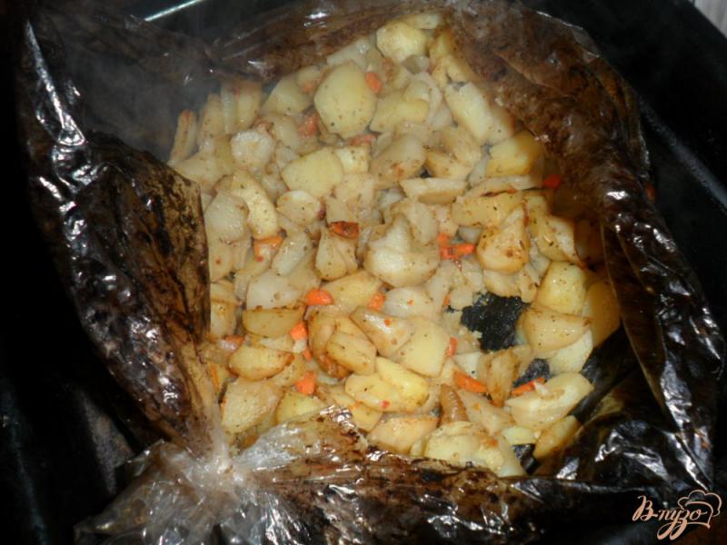 Фото приготовление рецепта: Жаренный картофель в рукаые для запекания шаг №6