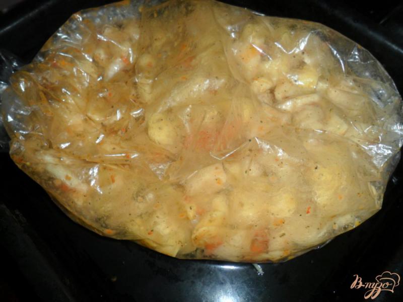Фото приготовление рецепта: Жаренный картофель в рукаые для запекания шаг №5