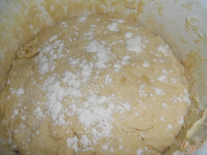Фото приготовление рецепта: Пирожки с начинкой из квашеной капусты шаг №3