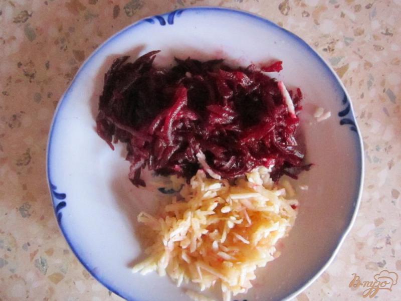 Фото приготовление рецепта: Витаминный салат из свеклы шаг №2