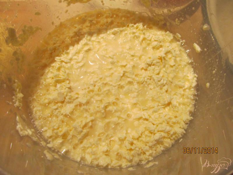 Фото приготовление рецепта: Заливной пирог с грибами и курицей шаг №3