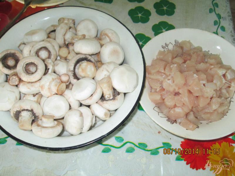 Фото приготовление рецепта: Блинчики  с грибами и курицей шаг №3