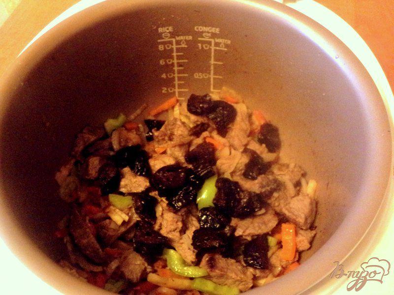 Фото приготовление рецепта: Говядина, тушеная с черносливом, медом и горчицей шаг №3