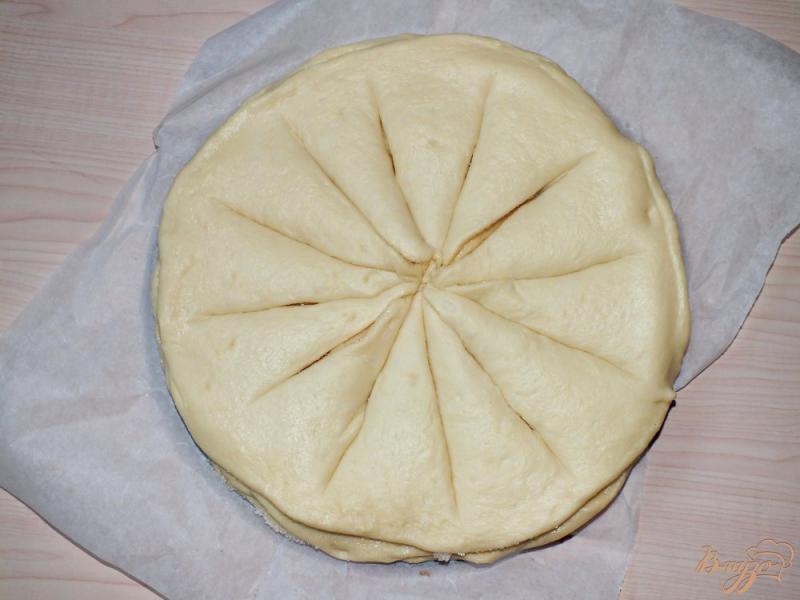Фото приготовление рецепта: Узорчатый пирог с сахаром шаг №7