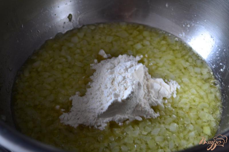 Фото приготовление рецепта: Сливочный суп с баклажанами, грибами и нутом шаг №3