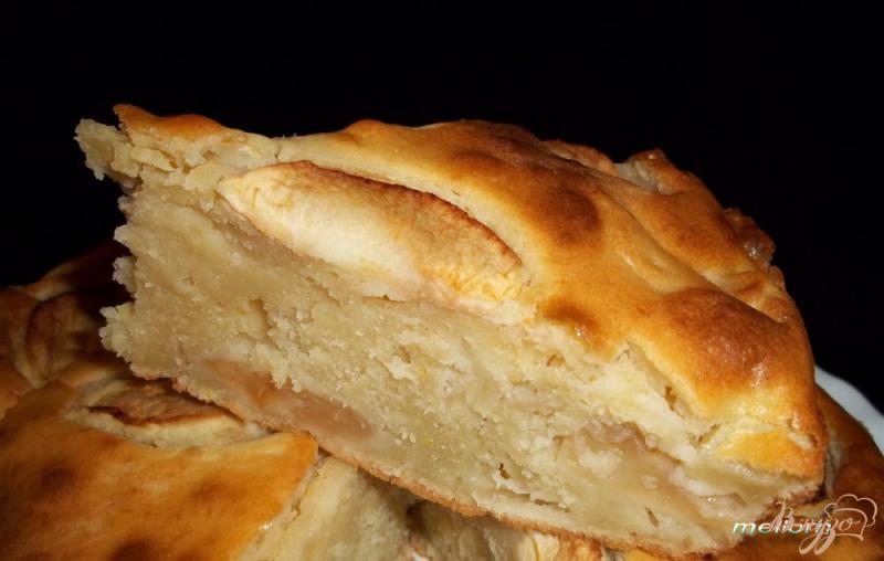 Фото приготовление рецепта: Лимонный пирог с яблоками шаг №4