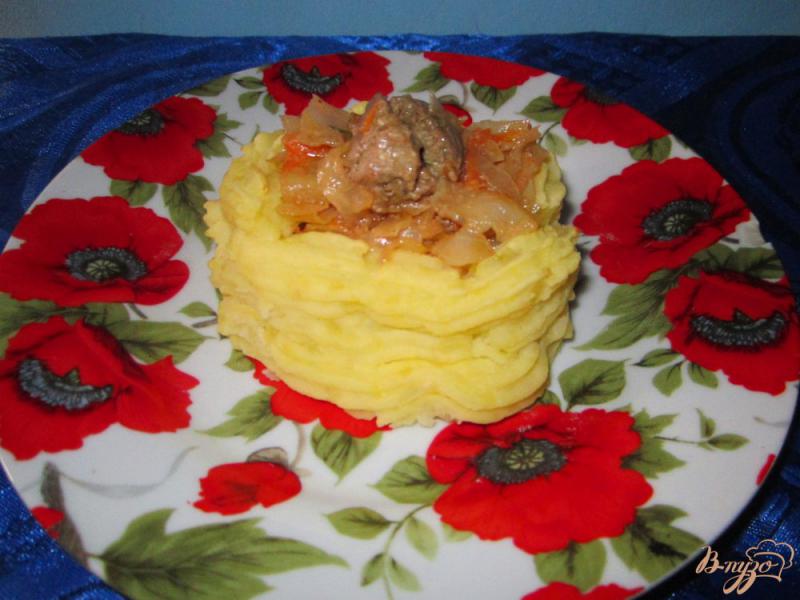 Фото приготовление рецепта: Тушеная капуста с куриной печенью шаг №4
