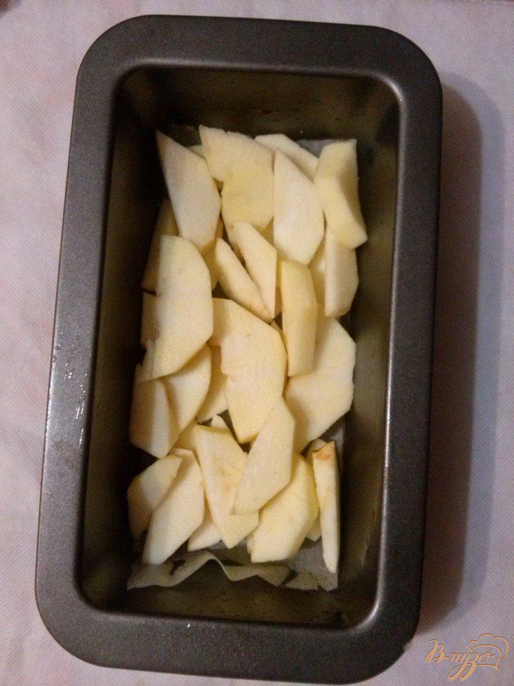 Фото приготовление рецепта: Кекс с яблоками и апельсиновой цедрой шаг №4