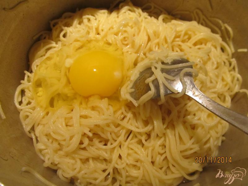 Фото приготовление рецепта: Гнезда из спагетти шаг №4