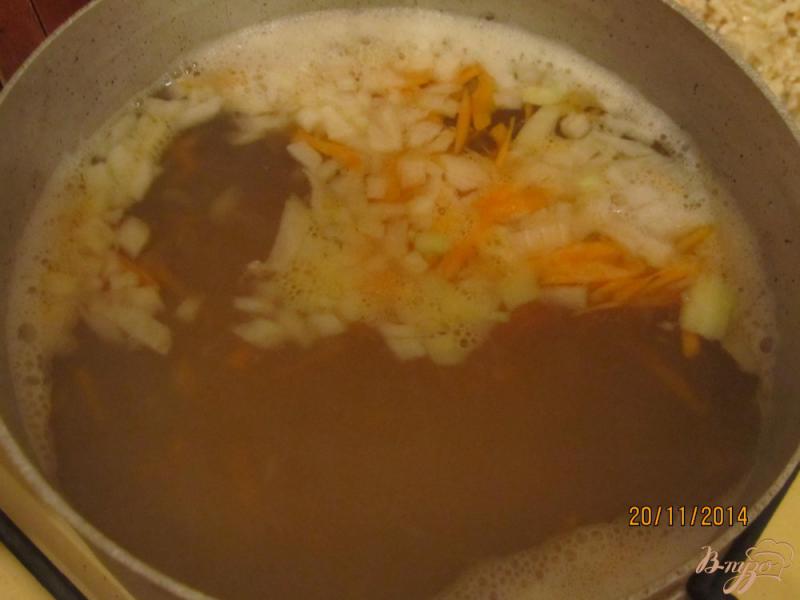 Фото приготовление рецепта: Суп домашний с вермишелью шаг №2