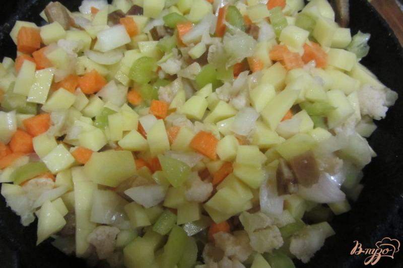 Фото приготовление рецепта: Баклажаны тушенные с овощами по-селенски шаг №7