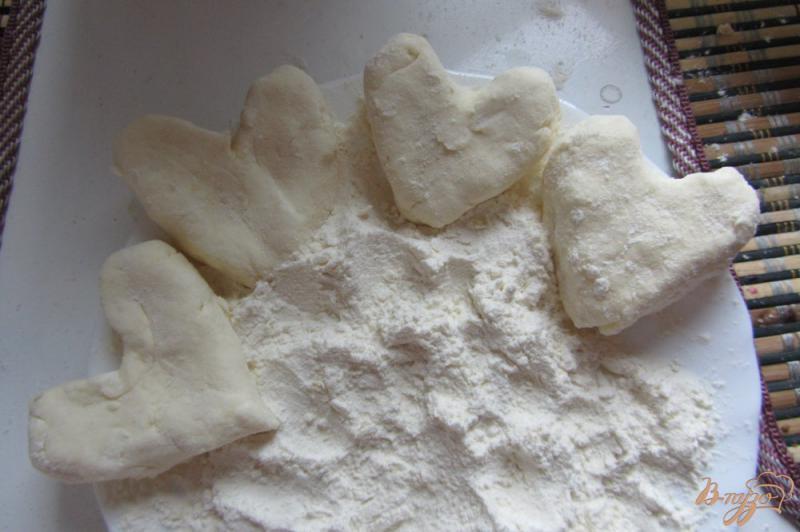 Фото приготовление рецепта: Творожные сердечки с ванилью шаг №3