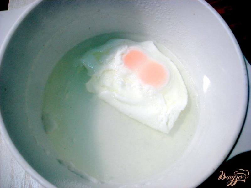 Фото приготовление рецепта: Яйца пашот в микроволновке шаг №4