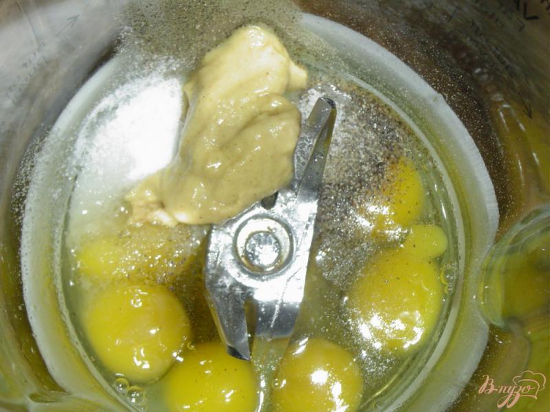 Фото приготовление рецепта: Майонез на перепелиных яйцах с зеленью шаг №1