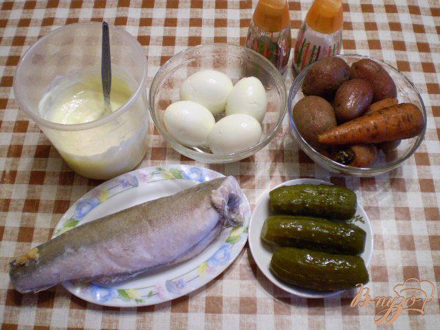 Фото приготовление рецепта: Рыбный салат с хеком шаг №1