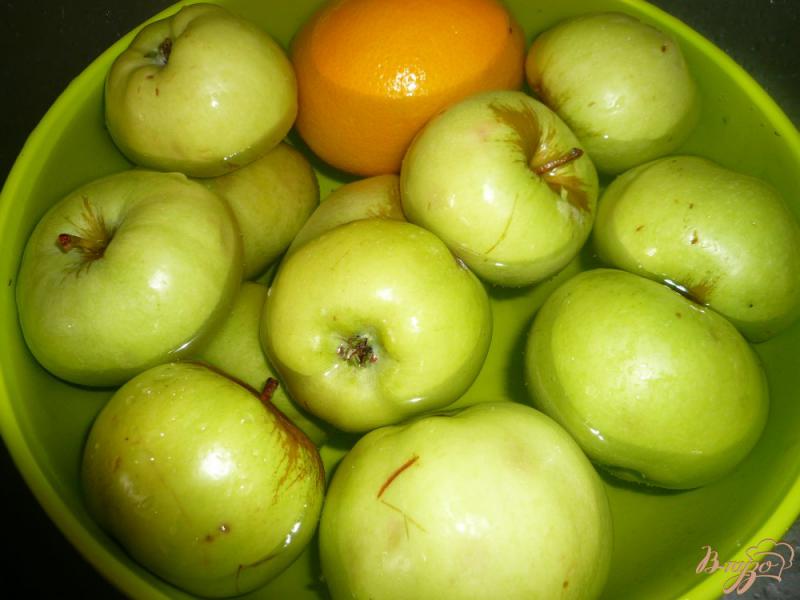 Фото приготовление рецепта: Яблочное варенье с апельсином и корицей шаг №2