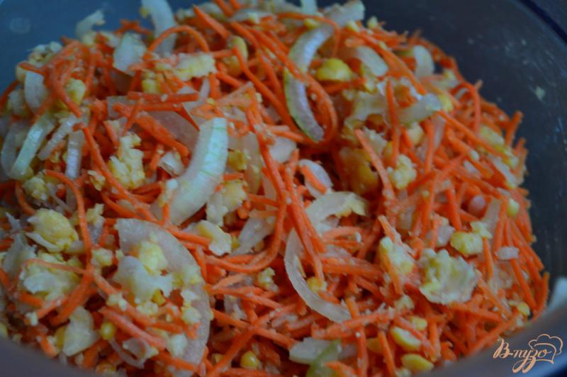 Фото приготовление рецепта: Острый морковный салат с нутом шаг №3