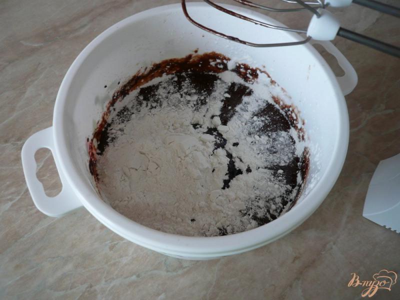 Фото приготовление рецепта: Овсяный пирог с вишневым вареньем шаг №8