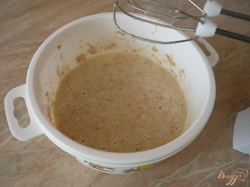 Фото приготовление рецепта: Овсяный пирог на кефире шаг №3