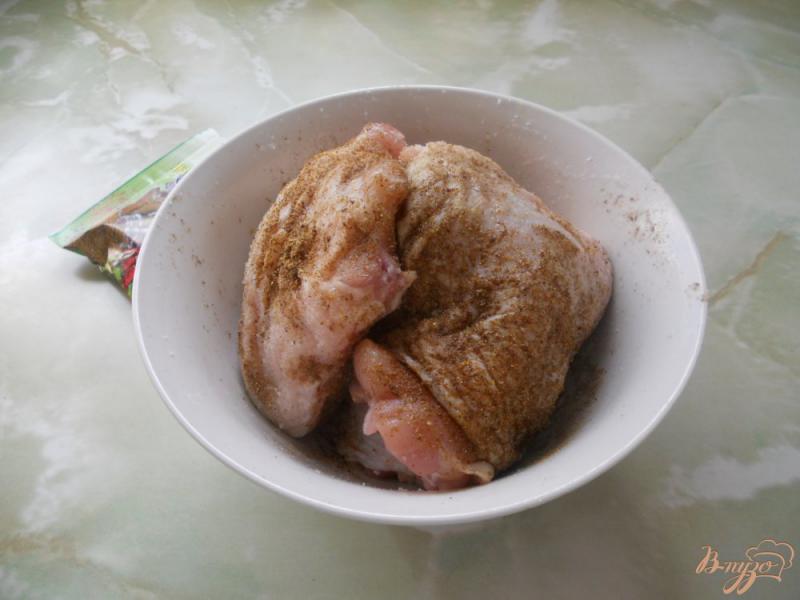 Фото приготовление рецепта: Куриные бедра в маринаде с эстрагоном шаг №2