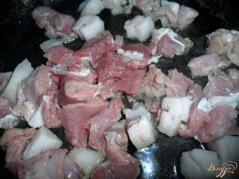 Фото приготовление рецепта: Подлива с свиной мякотью на сковороде шаг №1