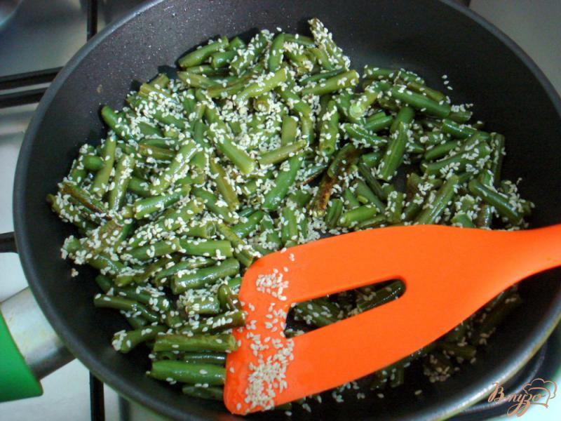 Фото приготовление рецепта: Спаржевая фасоль с сезамом шаг №6