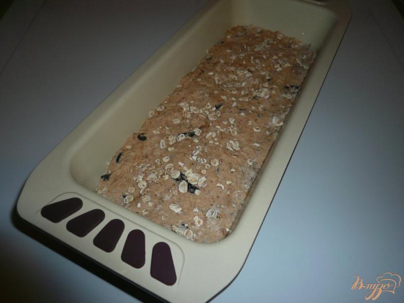 Фото приготовление рецепта: Овсяный хлеб с маслинами шаг №6