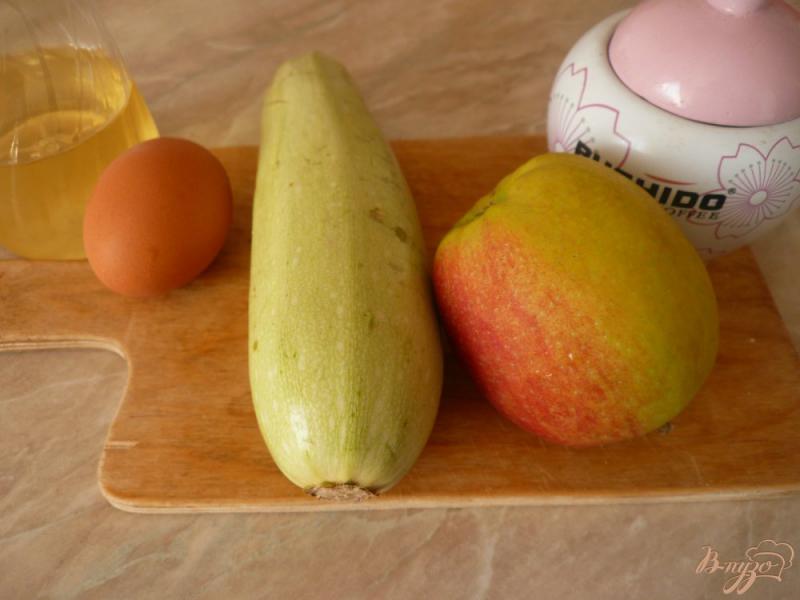 Фото приготовление рецепта: Кабачковые оладьи с яблоками шаг №1
