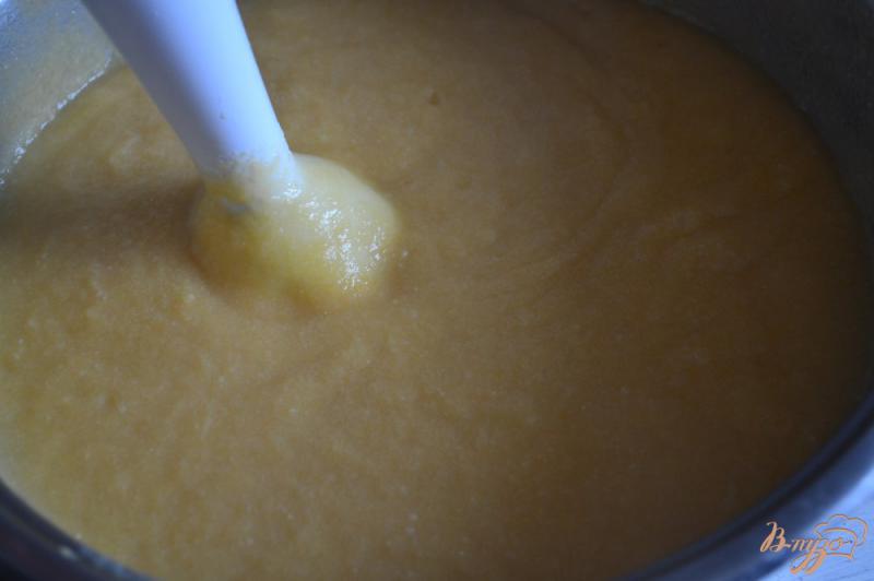 Фото приготовление рецепта: Суп-пюре из тыквы с корневым сельдереем шаг №4