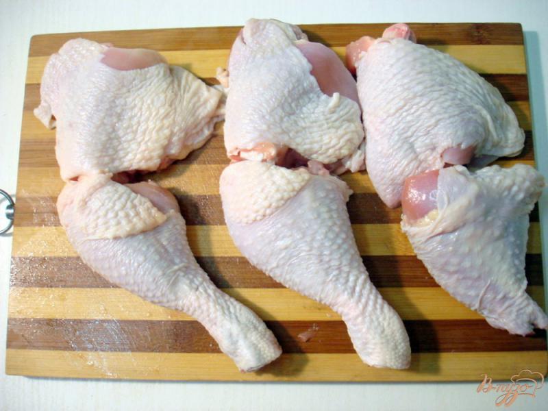 Фото приготовление рецепта: Курица в томатно - луковом соусе шаг №1