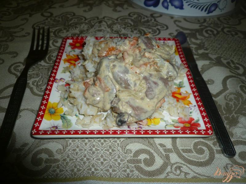 Фото приготовление рецепта: Печень в сметанном соусе шаг №5
