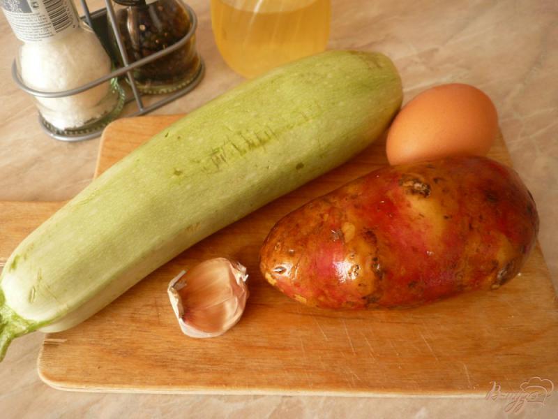 Фото приготовление рецепта: Оладьи из картофеля и кабачка без муки шаг №1