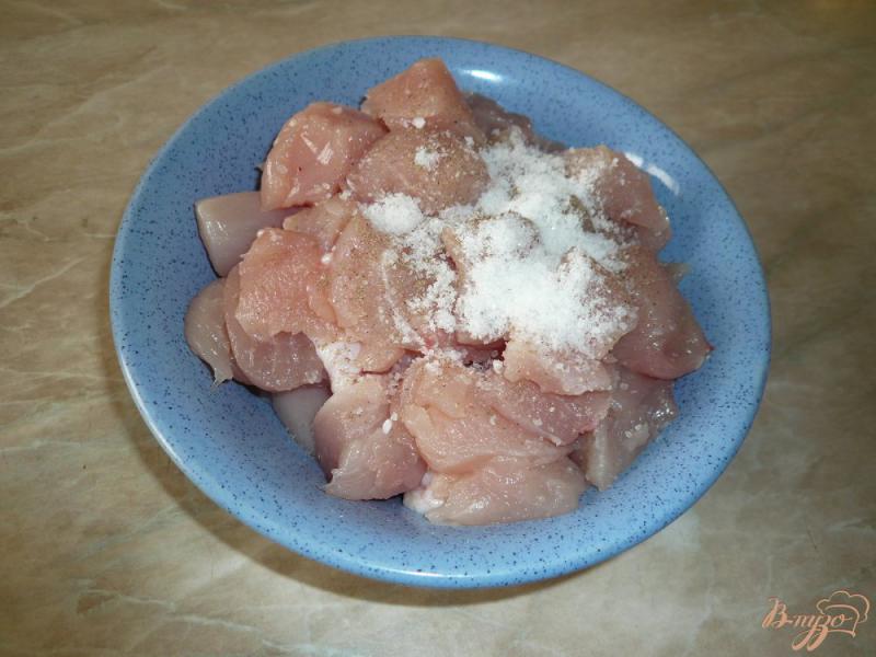 Фото приготовление рецепта: Куриное мясо с чечевицей в мультиварке шаг №2