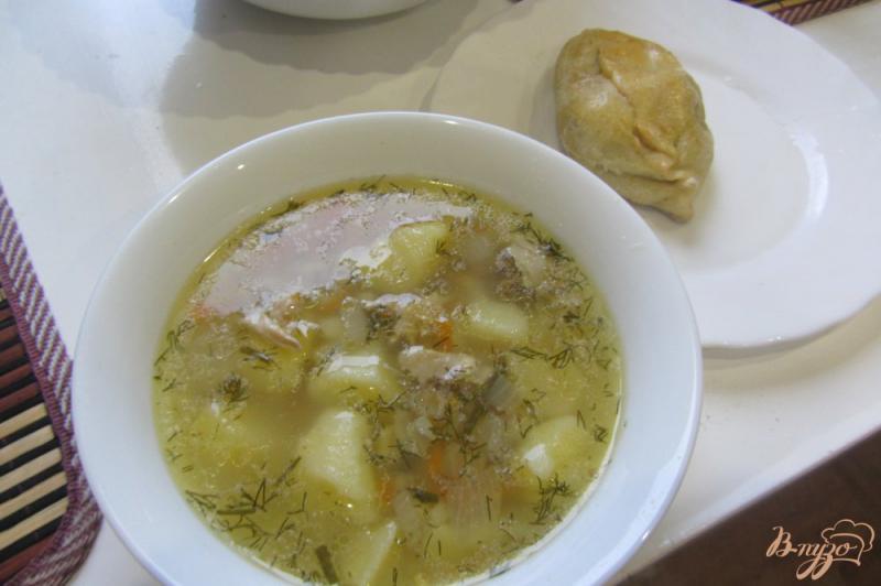 Фото приготовление рецепта: Суп куриный с перловкой без за жарки шаг №8