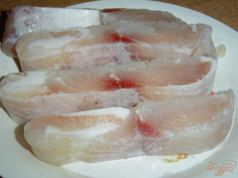 Фото приготовление рецепта: Рыба по итальянски, запеченная с томатами, оливками и каперсами шаг №3