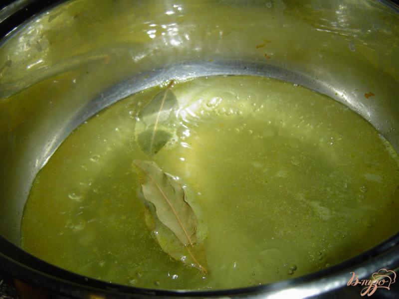 Фото приготовление рецепта: Морковный суп-пюре с зеленым луком (Сrema di carote all erba cipollina) шаг №2