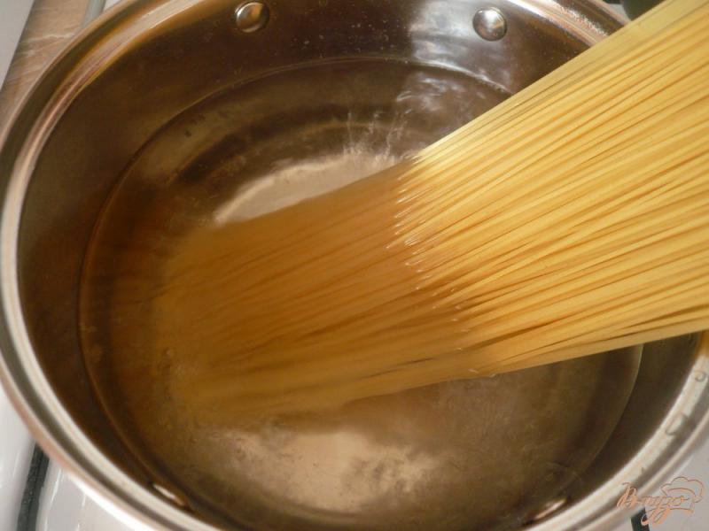 Фото приготовление рецепта: Спагетти с соусом из кабачка шаг №4