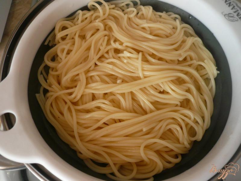 Фото приготовление рецепта: Спагетти с соусом из кабачка шаг №7