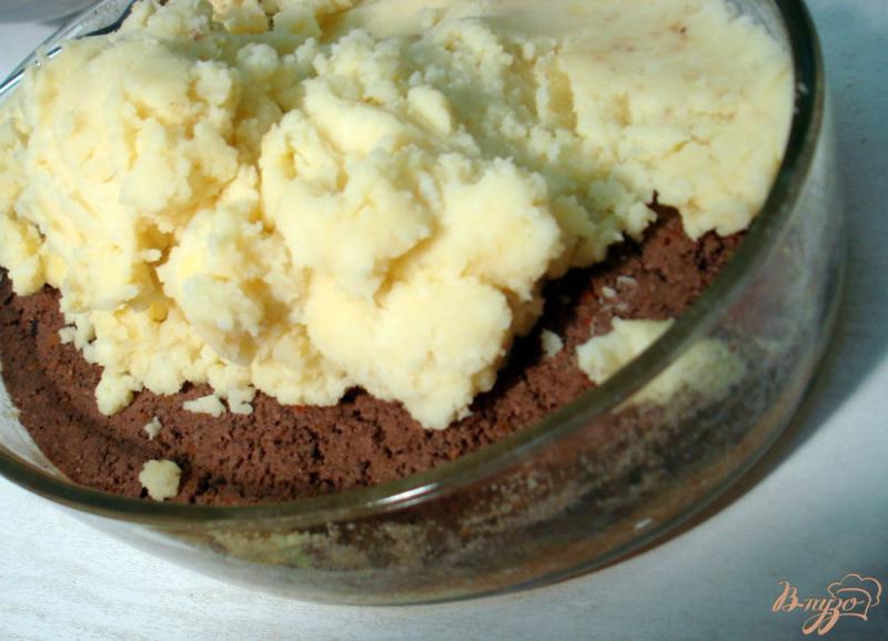 Фото приготовление рецепта: Картофельная запеканка с печенью шаг №9