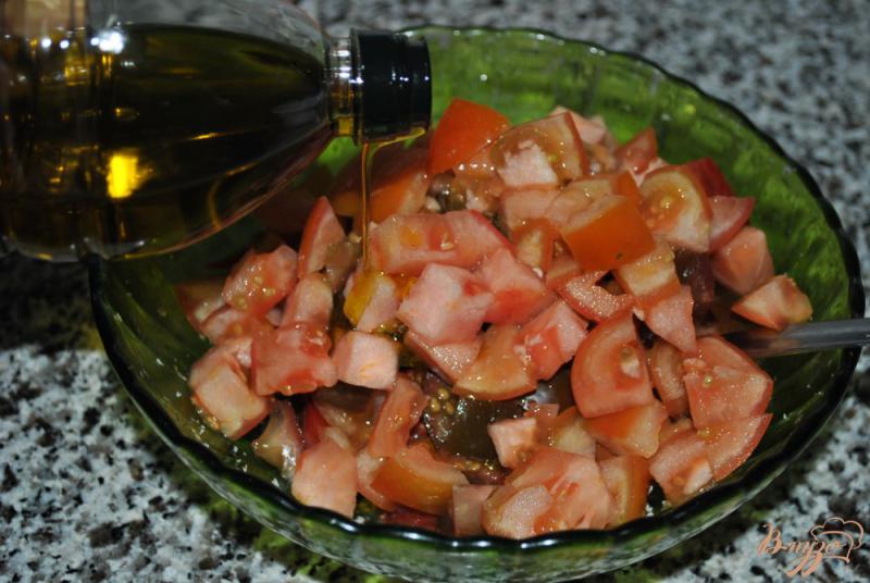Фото приготовление рецепта: Салат из помидоров с хреном шаг №4