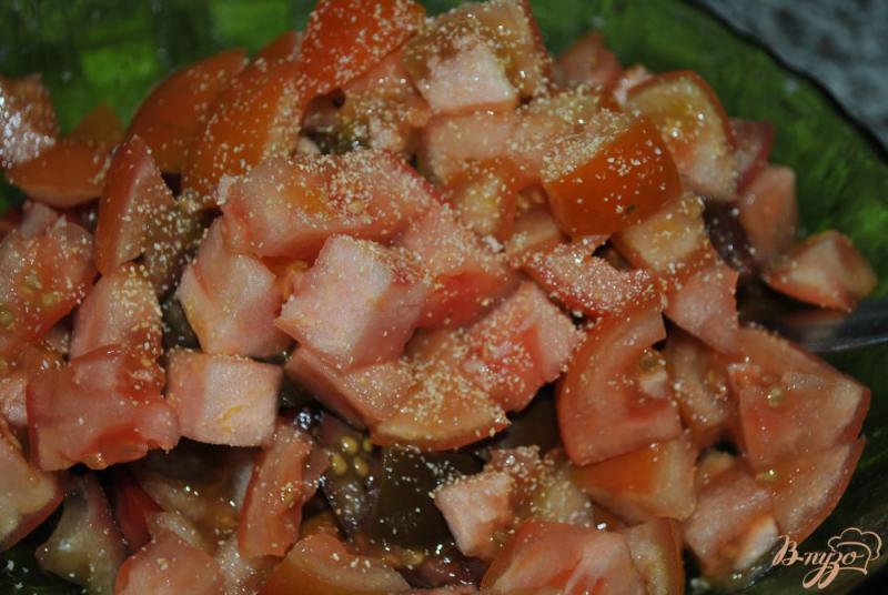 Фото приготовление рецепта: Салат из помидоров с хреном шаг №5